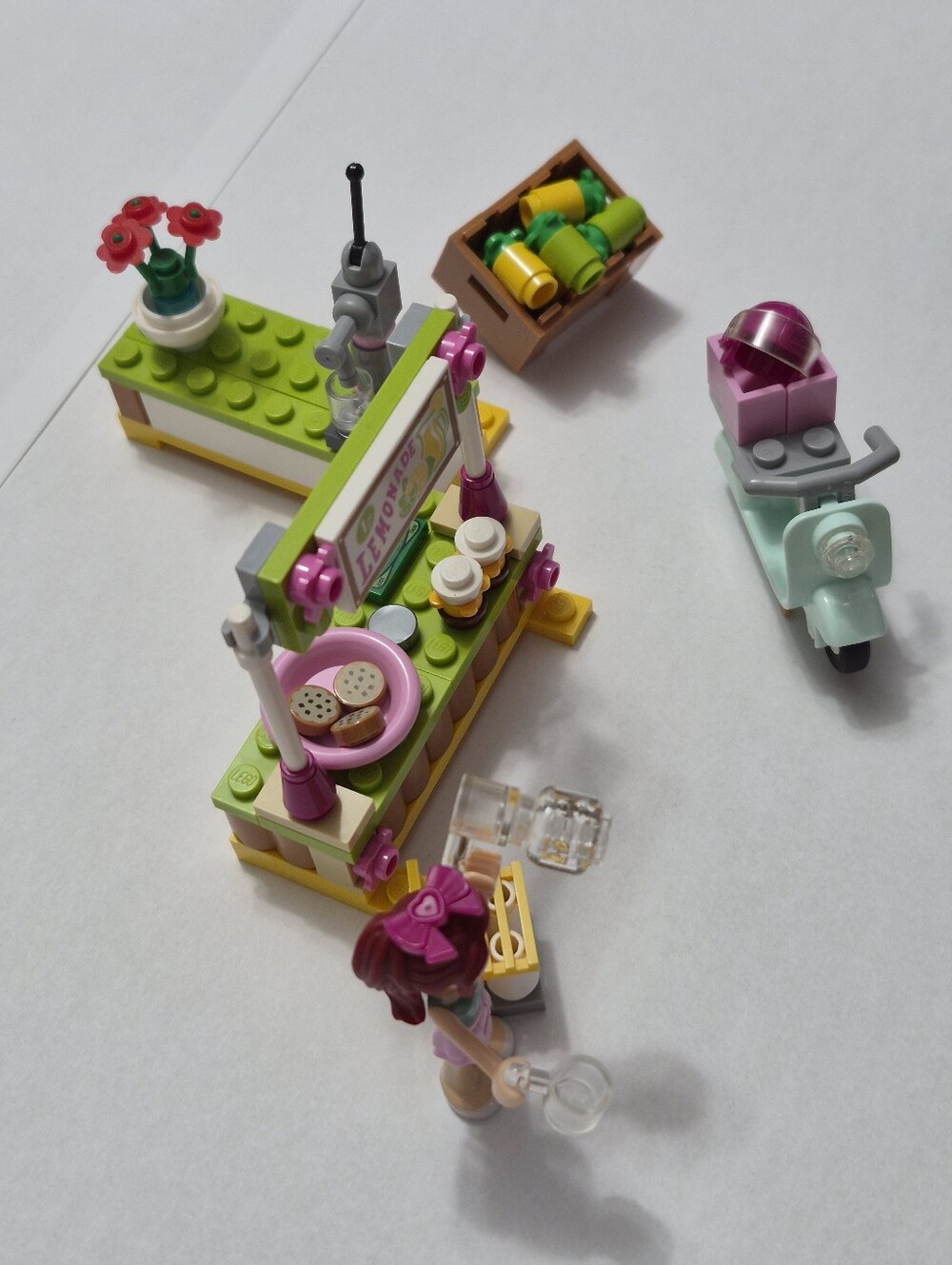 Lego Friends - Mia's Lemonade Stand (#41027) - Officially Retired By Lego - Picture 5 of 8